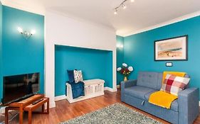 Top Floor Seaview Apartment